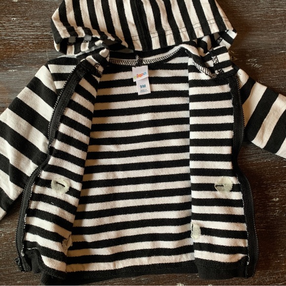 3/$12 Black and White Striped Zip Up Jacket 9 Months - Picture 4 of 5